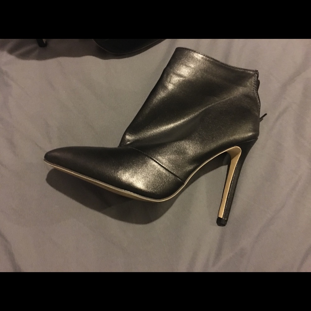 Basic black booties - Picture 4 of 4